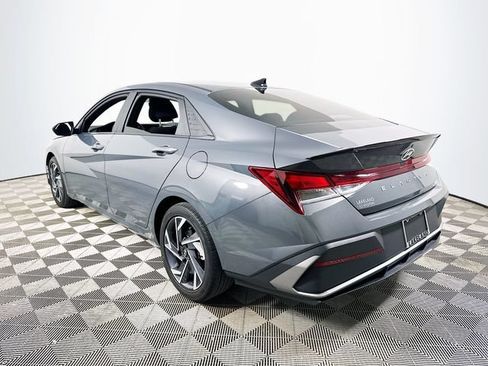 Used 2025 Hyundai Elantra Sport FWD image 5