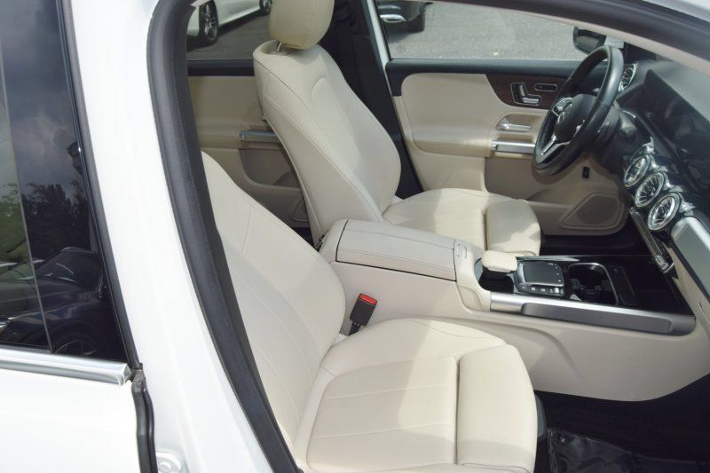 Used 2022 Mercedes-Benz GLB 250 4MATIC w/ Premium Package Lite image 14