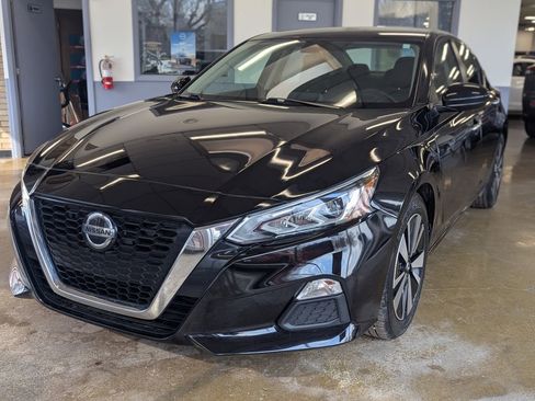 Used 2020 Nissan Altima 2.5 SV image 3