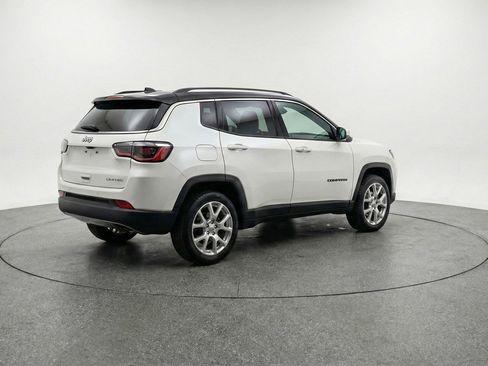 Used 2025 Jeep Compass Limited AWD/4WD image 9