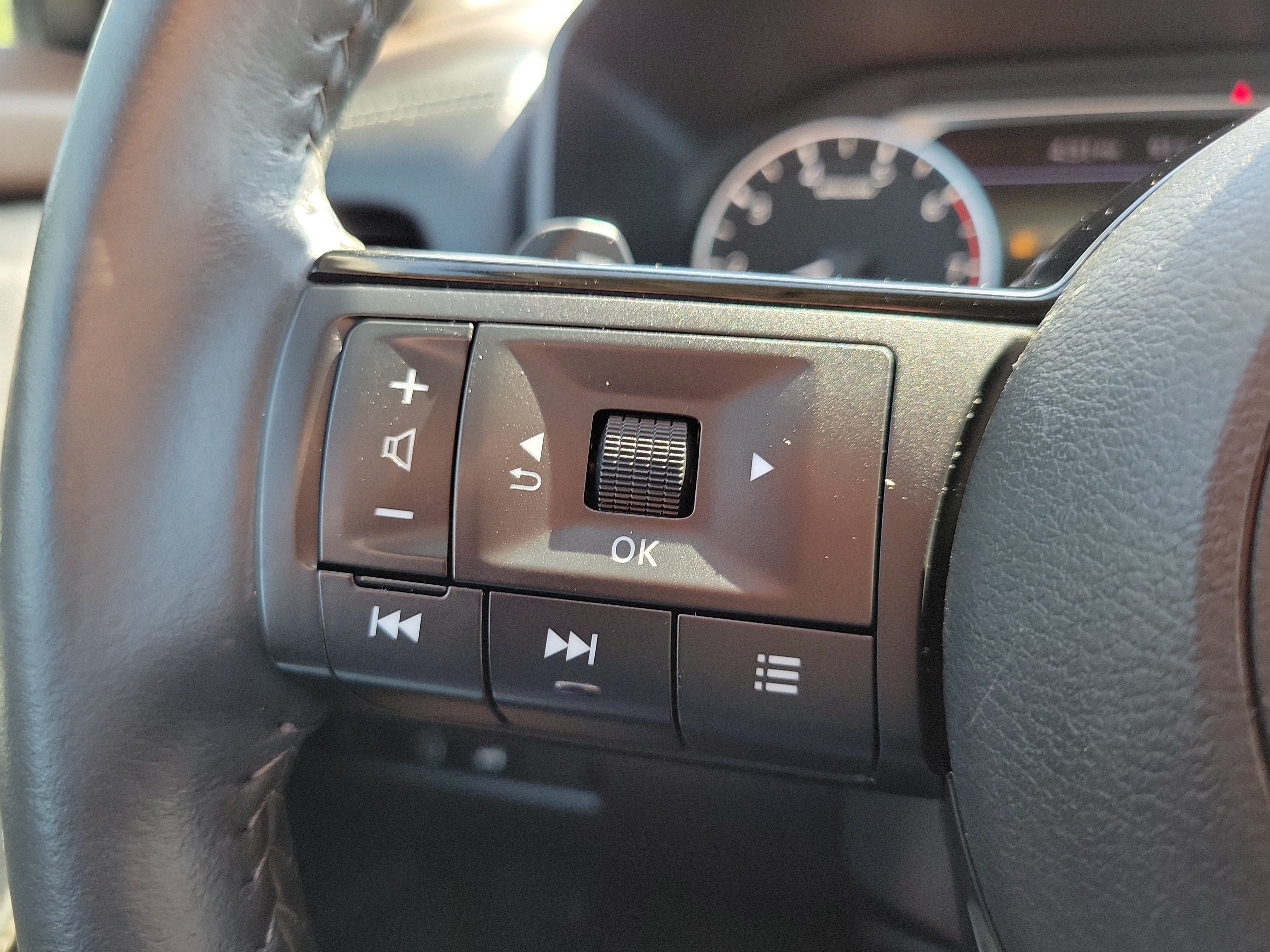 Used 2023 Nissan Rogue SL AWD/4WD image 19