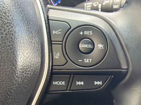 Used 2022 Toyota Venza LE image 22