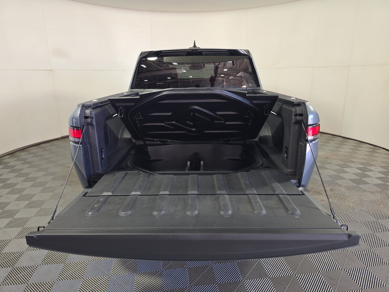 Used 2025 Rivian R1T Adventure Dual AWD/4WD image 15