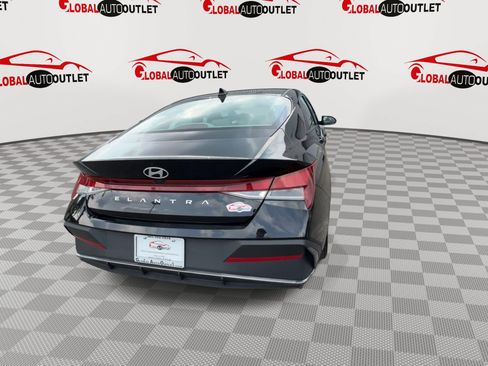 Used 2024 Hyundai Elantra SEL FWD image 7