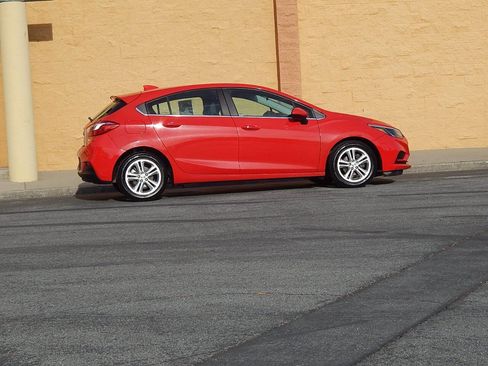 Used 2017 Chevrolet Cruze LT w/ Convenience Package image 6