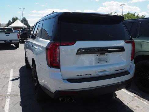 Used 2023 GMC Yukon Denali Ultimate AWD/4WD image 3