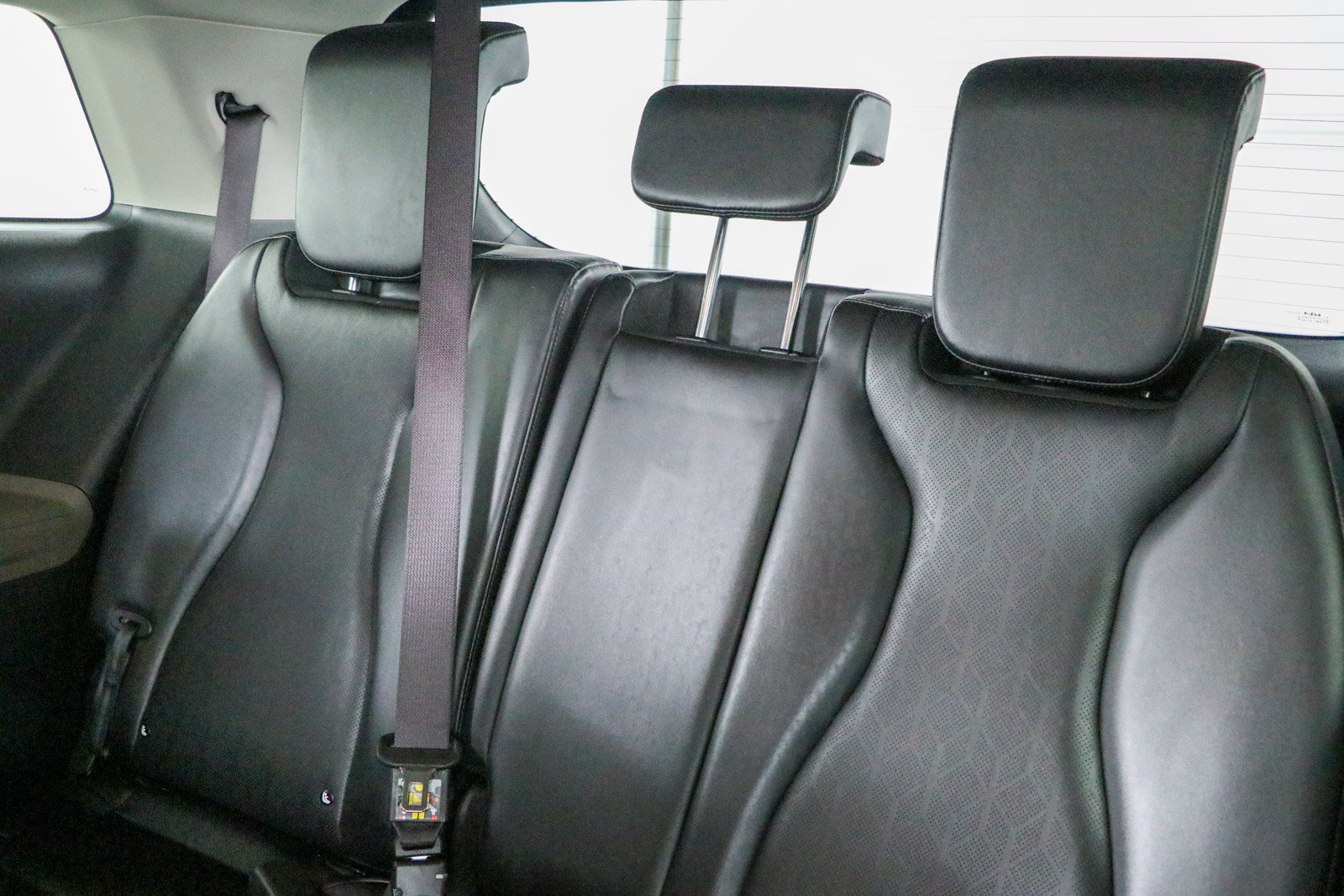 Used 2025 Kia Carnival FWD image 25