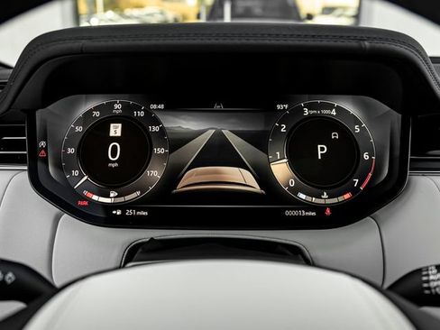 New 2026 Land Rover Range Rover Long Wheelbase SE AWD/4WD image 17