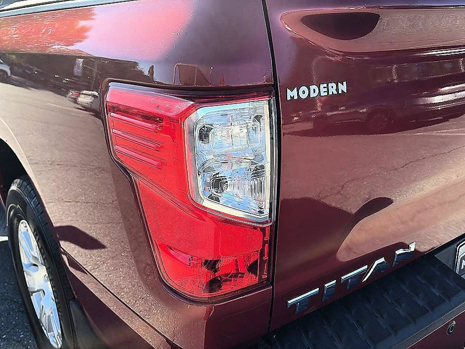 Used 2017 Nissan Titan SV RWD image 16