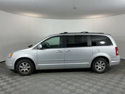 Used 2008 Chrysler Town & Country Touring FWD image 8