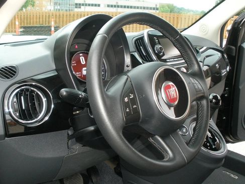 Used 2017 FIAT 500 Pop w/ Sport Appearance Package FWD image 29