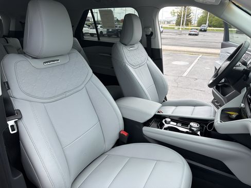 New 2026 Ford Explorer Platinum w/ LUX Leather Package AWD/4WD image 32