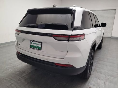 Used 2023 Jeep Grand Cherokee Altitude AWD/4WD image 7