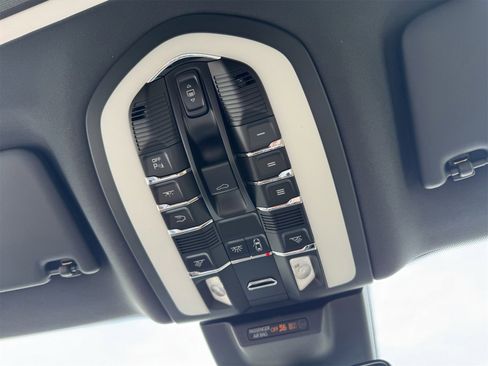 New 2025 Porsche Macan image 30