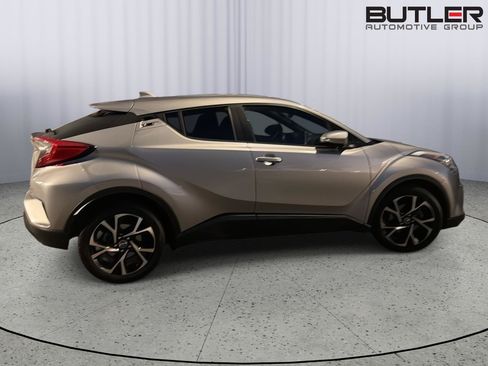 Used 2019 Toyota C-HR XLE FWD image 7