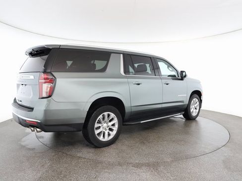 Used 2023 Chevrolet Suburban Premier image 18