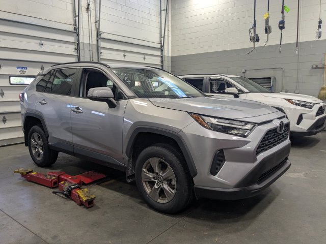 Used 2024 Toyota RAV4 XLE w/ Convenience Package FWD image 1