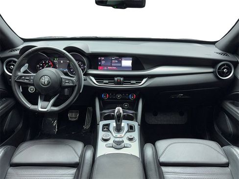 Used 2022 Alfa Romeo Stelvio Veloce image 14