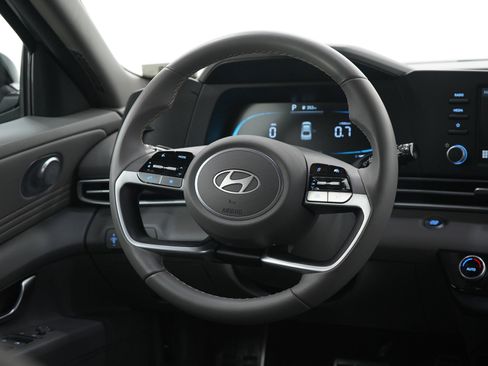 Certified 2025 Hyundai Elantra Sport FWD image 14
