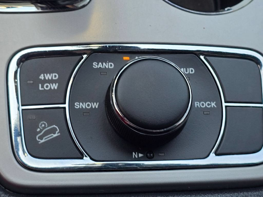 Used 2022 Jeep Grand Cherokee Laredo X AWD/4WD image 36