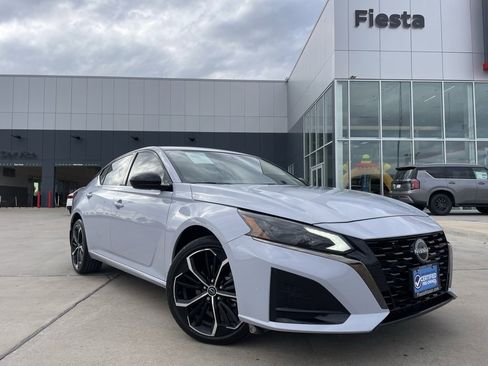 Certified 2024 Nissan Altima 2.5 SR w/ SR Premium Package image 1