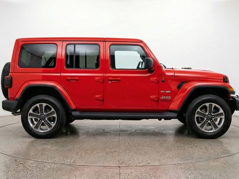 Used 2025 Jeep Wrangler Sahara image 11