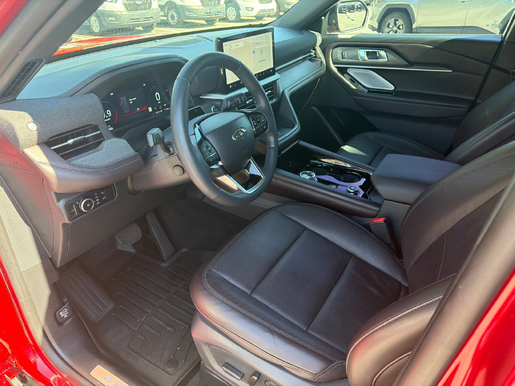 Used 2025 Ford Explorer Platinum RWD image 9