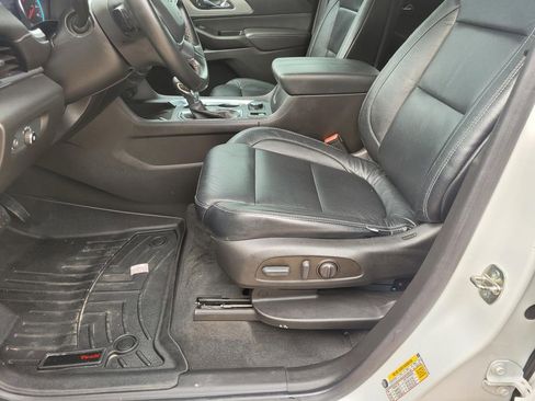Used 2023 Chevrolet Traverse LT image 18
