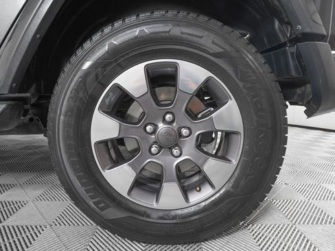 Used 2019 Jeep Wrangler Unlimited Sahara AWD/4WD image 29