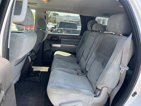 Used 2019 Toyota Sequoia SR5 AWD/4WD image 24