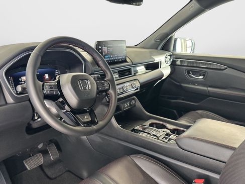 Certified 2025 Honda Pilot Black Edition image 30