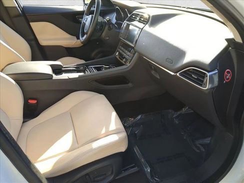 Used 2018 Jaguar F-PACE Premium image 20