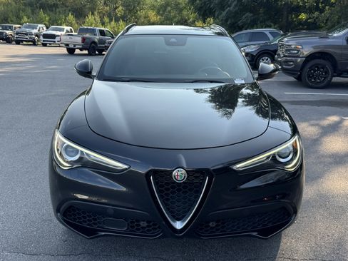 Used 2023 Alfa Romeo Stelvio Ti AWD/4WD image 2
