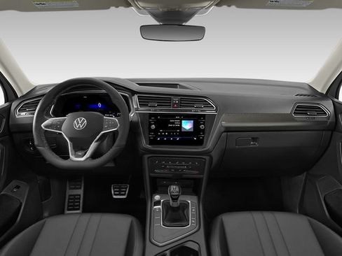 Used 2025 Volkswagen Tiguan SE R-Line AWD/4WD image 3