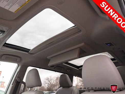 Used 2020 Toyota Sienna Limited image 7