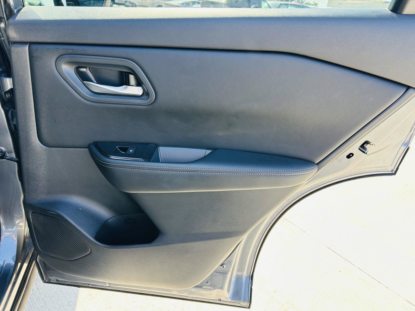 Used 2025 Nissan Rogue SV FWD image 27
