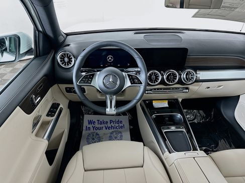New 2026 Mercedes-Benz GLB 250 4MATIC image 23