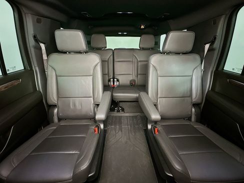 Used 2025 Chevrolet Suburban Z71 w/ Comfort Package AWD/4WD image 12