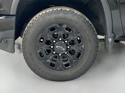 Used 2021 Chevrolet Silverado 2500 LTZ w/ LTZ Plus Package image 33