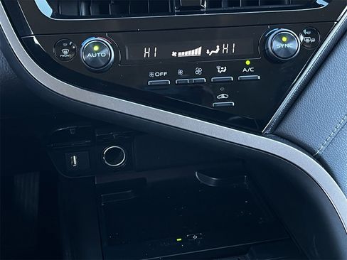 Used 2023 Toyota Camry XSE image 18