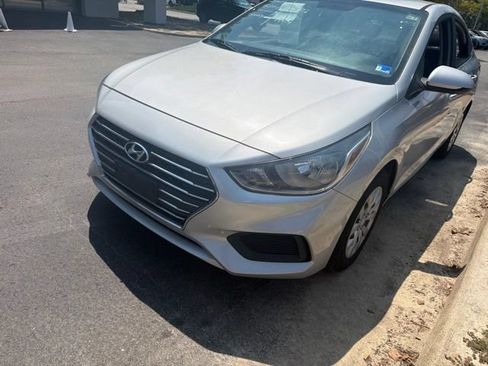 Used 2020 Hyundai Accent SE FWD image 4