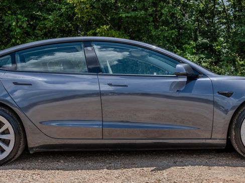 Used 2022 Tesla Model 3 Standard Range RWD image 6
