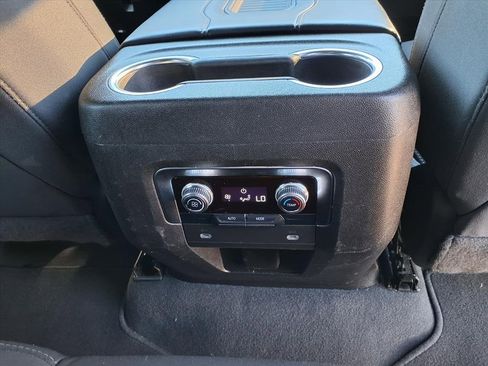 Used 2024 GMC Yukon SLE image 18