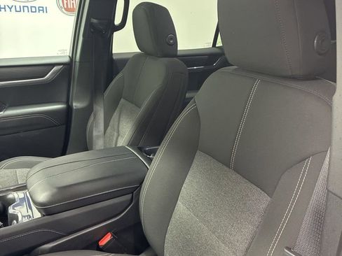 Used 2025 GMC Acadia Elevation image 10