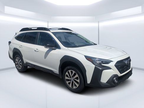Certified 2025 Subaru Outback Premium AWD/4WD image 1