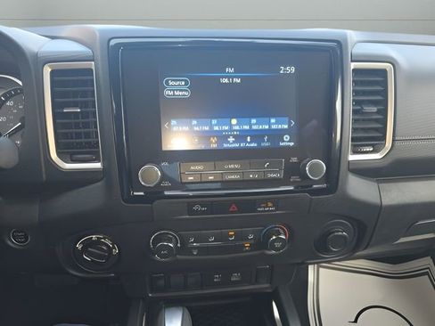 Used 2024 Nissan Frontier SV image 14