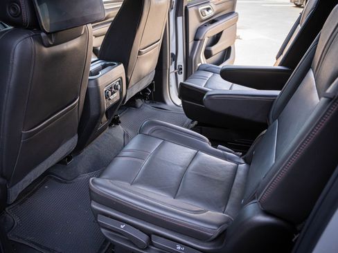 Used 2021 Chevrolet Suburban RST w/ Luxury Package image 28