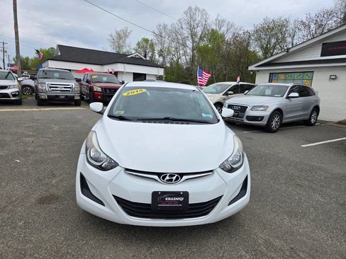 Used 2015 Hyundai Elantra SE FWD image 4