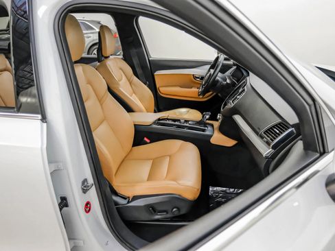 Used 2017 Volvo XC90 T6 Momentum w/ Vision Package image 26