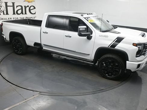 Used 2025 Chevrolet Silverado 2500 High Country w/ High Country Premium Package AWD/4WD image 45